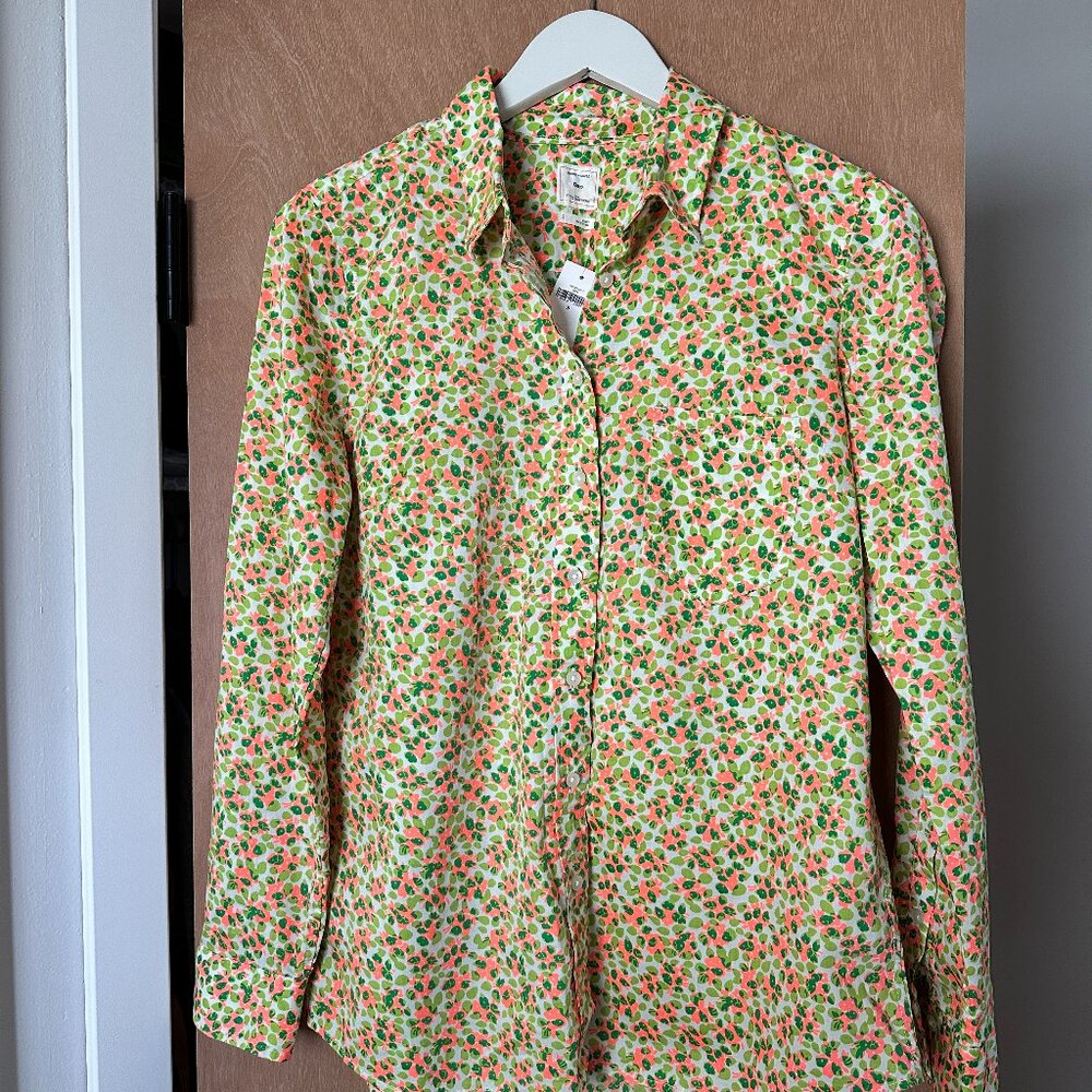 Womens GAP boyfriend fit long sleeve button-up